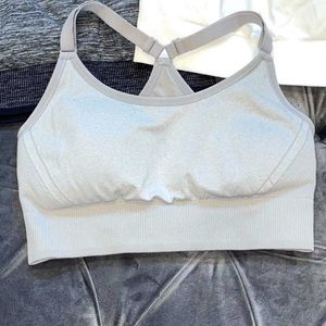 🧸 3/$21 items with 🧸 Grey all in motion sports bra XL worn once